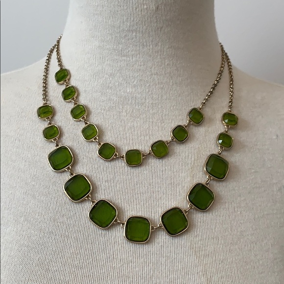 ❤️ 3/$20 Banana Republic Green and Gold Necklace